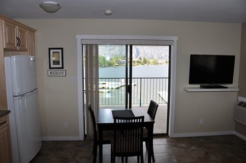 Safari Beach Resort Osoyoos Bagian luar foto