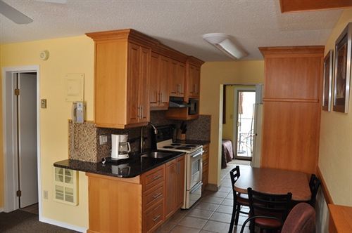 Safari Beach Resort Osoyoos Bagian luar foto