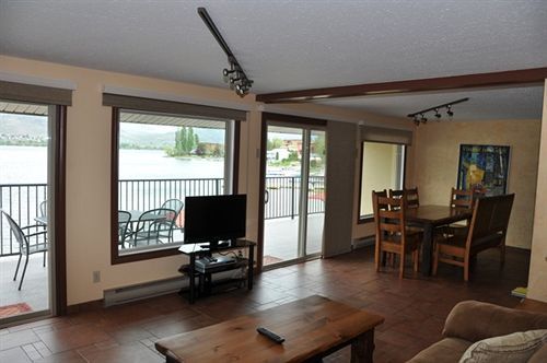Safari Beach Resort Osoyoos Bagian luar foto